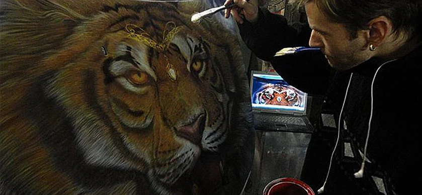 Airbrush a Tiger on The Car Hood Without Any Stencil