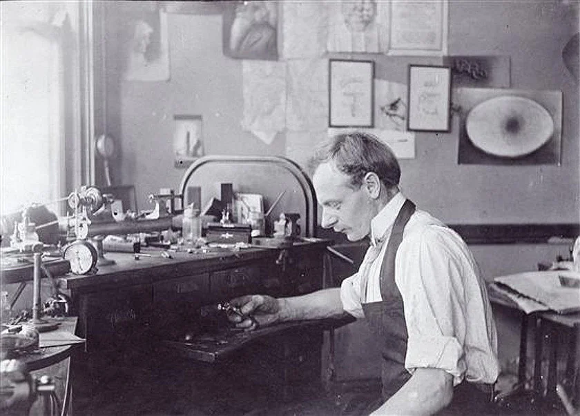 PAASCHE Airbrush - Big Name in Airbrush History